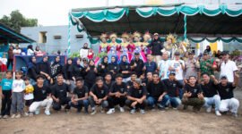 Foto: Bersama panitia pelaksana kegiatan turnamen gawang sedang pemuda Cup I Kelurahan Sasa dan Wakil Walikota Ternate, Bay: Fotografer Remaja Merdeka Foto